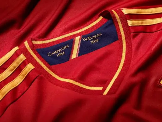 maillot-espagne-2012-col-champion-europes