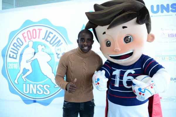 Rio Mavuba and Super Victor during the UNSS "Euro Foot Jeunes" 2016 Draw Ceremony at Louvre Lens on March 29, 2016 in Lens, France. Photo : Dave Winter / Icon Sport